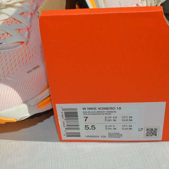 Nike Women's Vomero 18 Size W 7 and M 5.5 (New) - Picture 13 of 13
